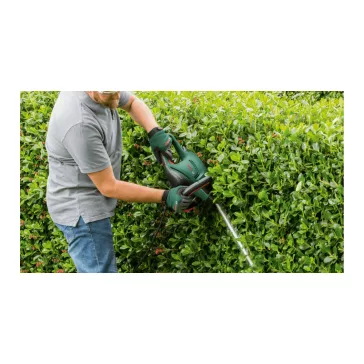 BOSCH 06008C0501 UniversalHedgeCut 50 Sövényvágó