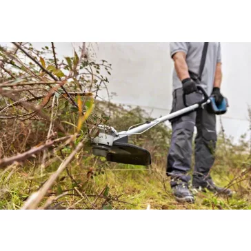   BOSCH GFR 18V-23 Bozótvágó (akku és töltő nélkül; vállpánttal; Pro-Tap orsóval és damillal; növényvédő kengyellel; 3 fogú késsel), kartondobozban