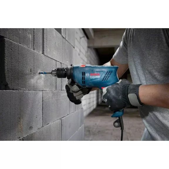 BOSCH 06011A0321 GSB 600 Ütvefúrógép (100 részes tartozékszettel)
