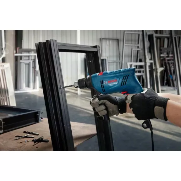 BOSCH 06011A0321 GSB 600 Ütvefúrógép (100 részes tartozékszettel)