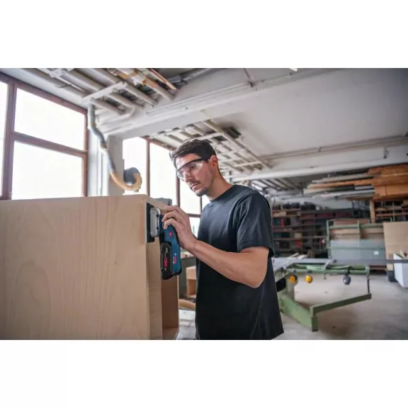 BOSCH 06019L0100 GSS 18V-13 Akkus rezgőcsiszoló (akku és töltő nélkül, 1 tárcsa) kartondobozban