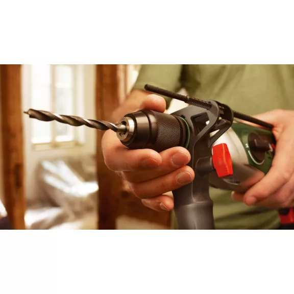 BOSCH 0603313300 UniversalImpact 700 Ütvefúrógép kofferben