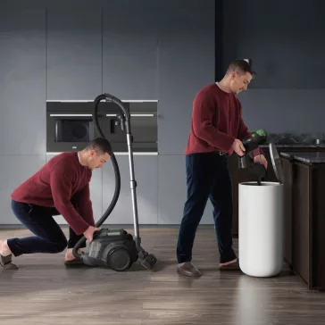 AEG AL61C2OKO Fekete porzsák nélküli porszívó