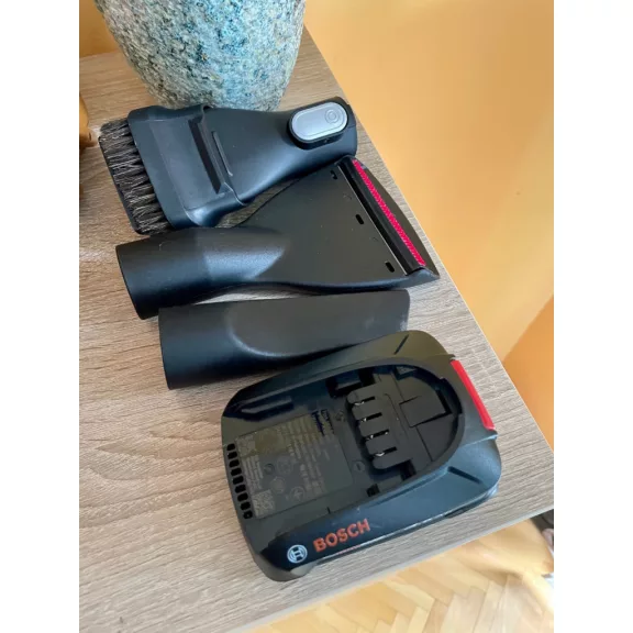 BOSCH BBS712A Serie|7 Akkumulátoros porszívó | Unlimited 7 | 2 db 18 V / 3 Ah Li-Ion akku | Szürke
