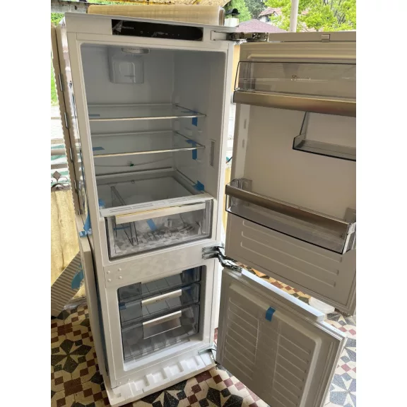 Electrolux IK275BNR Beépíthető kombinált alulfagyasztós hűtőszekrény | NoFrost | 166/60 l | 152,3 cm magas | 54.7 cm széles