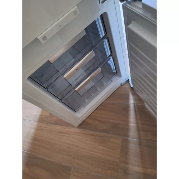 Electrolux IK275BNR Beépíthető kombinált alulfagyasztós hűtőszekrény | NoFrost | 166/60 l | 152,3 cm magas | 54.7 cm széles