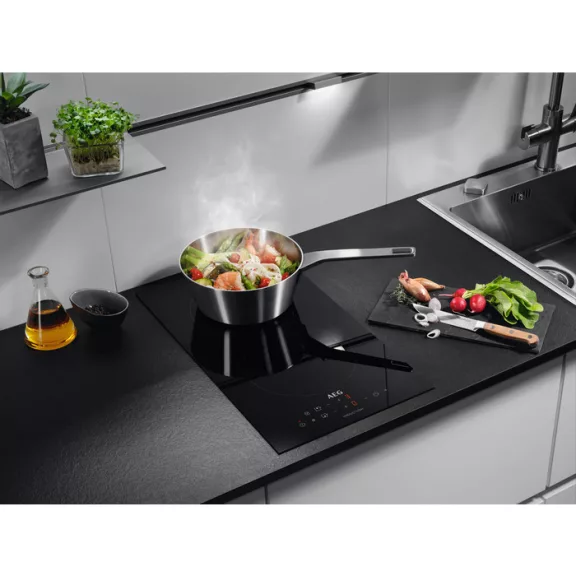 AEG IKB32300CB Beépíthető indukciós főzőlap | 29 cm | Fekete