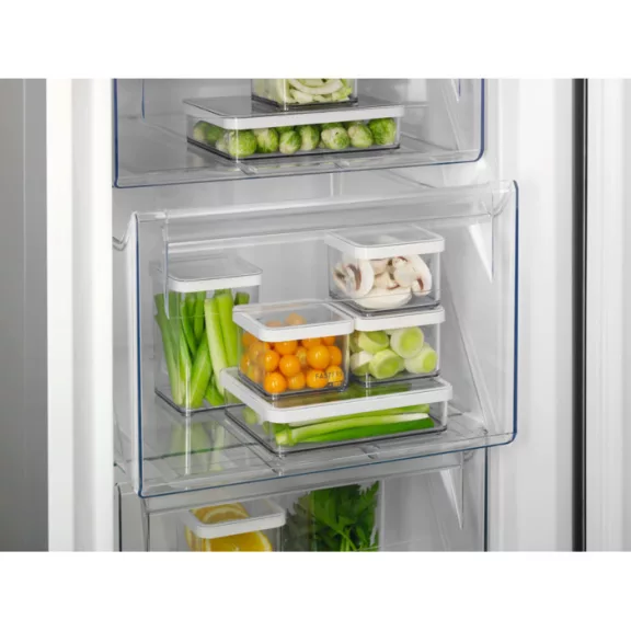 Electrolux LNT3LE3W1L Szabadonálló kombinált alulfagyasztós hűtőszekrény | LowFrost | 195/110 l | 175 cm magas | 59.5 cm széles | Fehér