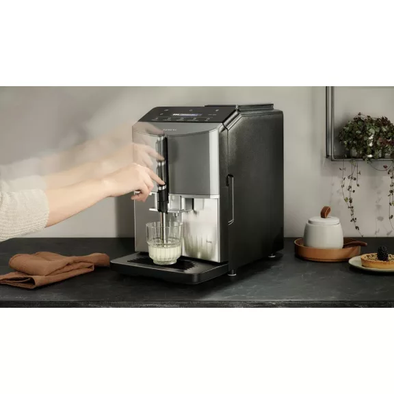 SIEMENS TF305E04 Teljesen automata kávéfőző |  EQ300 |  Titán/Fekete | Kivehető víztartály | 15 bar